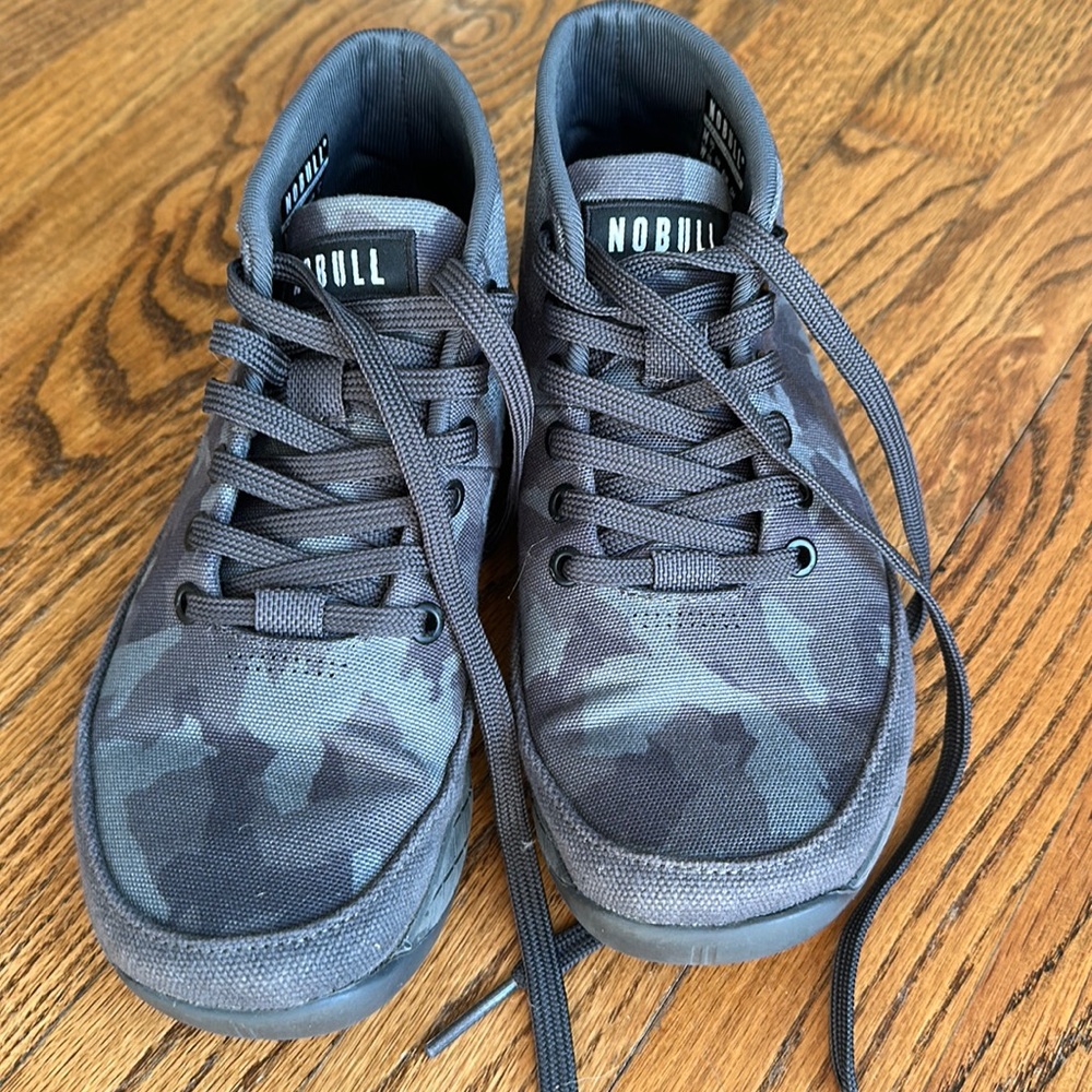 NoBull midi trainers. size 6.5, great condition.